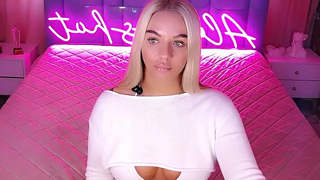 Snapshot of AllwaysHotJ chatting on February 3, 2026, 6:40 am AllwaysHotJ online show from February 3, 2026, 6:40 am