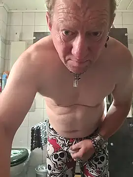 Snapshot of tomtom111111 chatting on September 20, 2025, 10:09 am tomtom111111 online show from September 20, 2025, 10:09 am