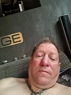 Snapshot of tomtom111111 chatting on October 19, 2025, 10:07 am tomtom111111 online show from October 19, 2025, 10:07 am