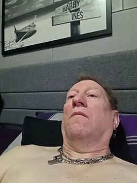 Snapshot of tomtom111111 chatting on February 1, 2026, 11:52 am tomtom111111 online show from February 1, 2026, 11:52 am