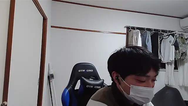 Snapshot of pychan chatting on December 20, 2025, 2:42 pm pychan online show from December 20, 2025, 2:42 pm