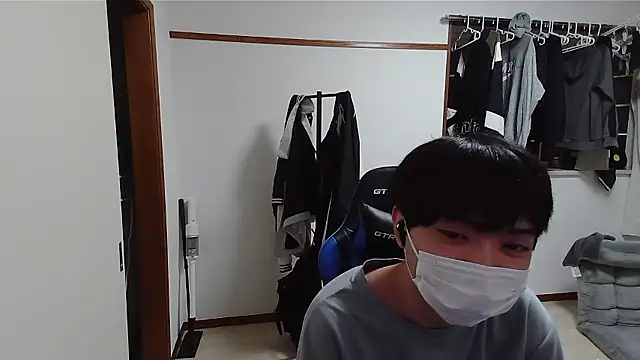 Snapshot of pychan chatting on May 18, 2026, 2:22 pm pychan online show from May 18, 2026, 2:22 pm