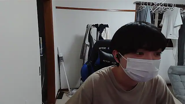 Snapshot of pychan chatting on April 5, 2026, 12:56 pm pychan online show from April 5, 2026, 12:56 pm