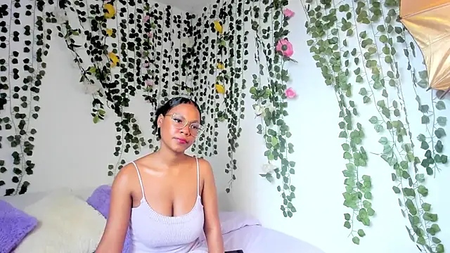 Snapshot of violeta_milleer chatting on February 5, 2025, 5:20 pm violeta milleer online show from February 5, 2025, 5:20 pm