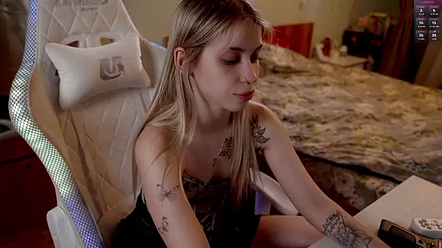 Snapshot of ho1yho1e chatting on January 13, 2026, 6:45 pm ho1yho1e online show from January 13, 2026, 6:45 pm