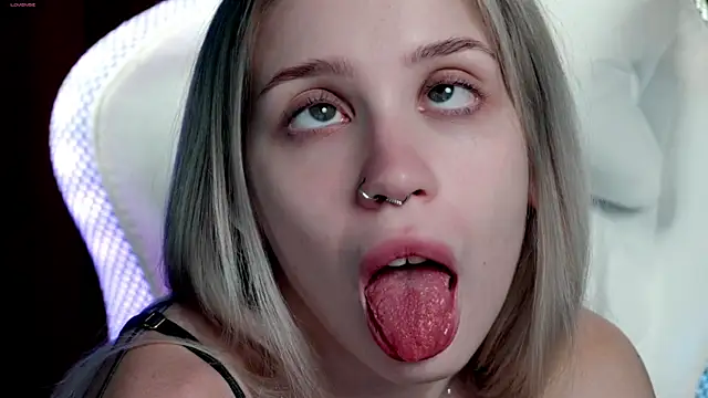 Snapshot of ho1yho1e chatting on November 9, 2025, 6:56 pm ho1yho1e online show from November 9, 2025, 6:56 pm