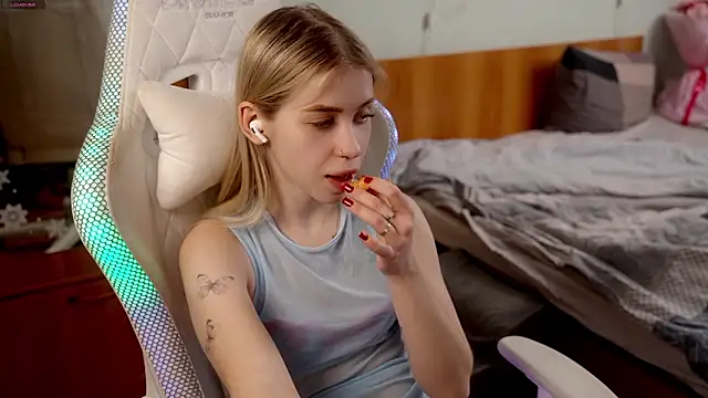 Snapshot of ho1yho1e chatting on February 14, 2026, 7:25 pm ho1yho1e online show from February 14, 2026, 7:25 pm