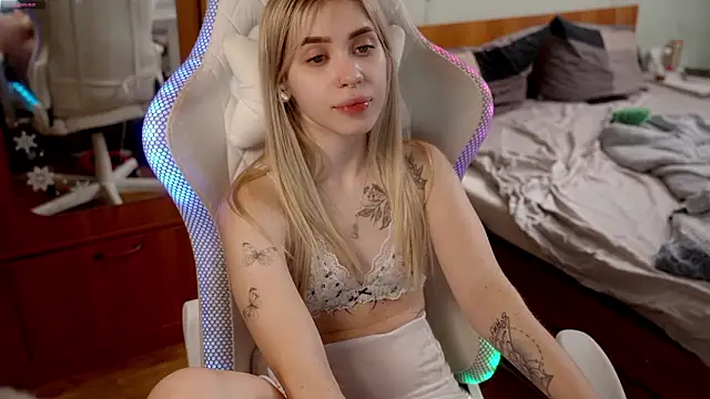 Snapshot of ho1yho1e chatting on February 13, 2026, 6:52 pm ho1yho1e online show from February 13, 2026, 6:52 pm