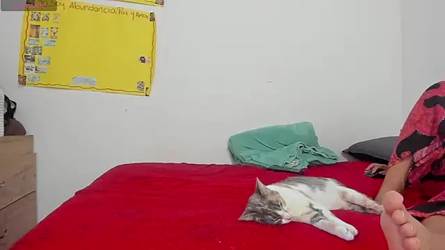 Snapshot of Hela_wet chatting on November 24, 2025, 5:35 pm Hela wet online show from November 24, 2025, 5:35 pm