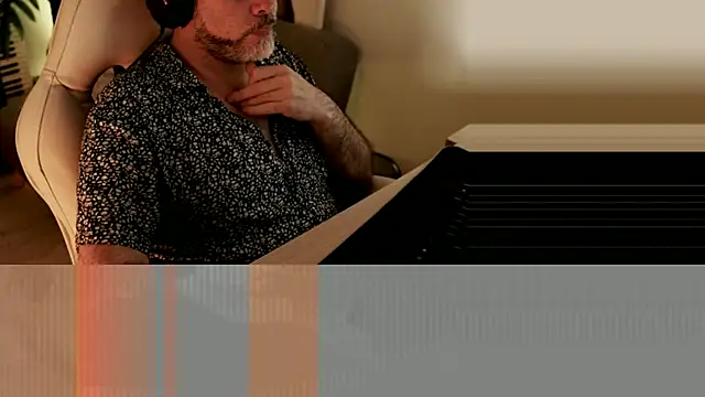 Snapshot of Sanders_White chatting on December 22, 2024, 10:04 pm Sanders White online show from December 22, 2024, 10:04 pm