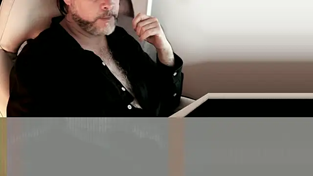 Snapshot of Sanders_White chatting on December 31, 2024, 1:47 am Sanders White online show from December 31, 2024, 1:47 am