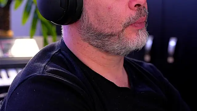 Snapshot of Sanders_White chatting on September 26, 2025, 4:08 am Sanders White online show from September 26, 2025, 4:08 am