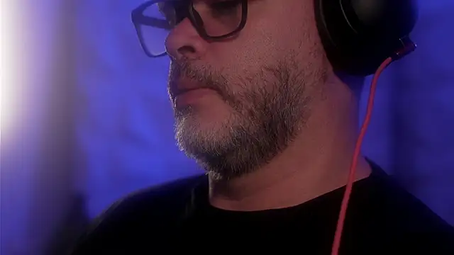 Snapshot of Sanders_White chatting on October 15, 2025, 3:27 am Sanders White online show from October 15, 2025, 3:27 am