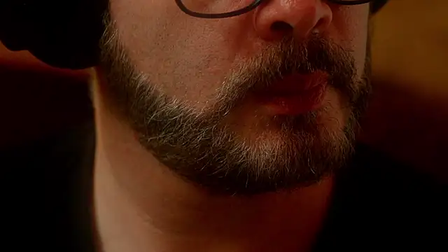 Snapshot of Sanders_White chatting on January 7, 2026, 4:45 pm Sanders White online show from January 7, 2026, 4:45 pm