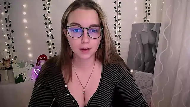 SweetPrincess  online show from October 16, 2025, 7:38 am