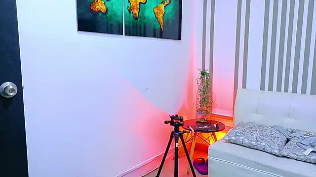 Britney taylor  online show from December 5, 2025, 5:28 am