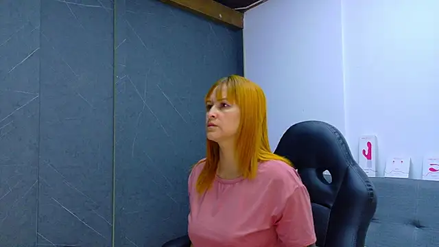 Snapshot of Britney_taylor_ chatting on February 2, 2026, 7:02 pm Britney taylor online show from February 2, 2026, 7:02 pm