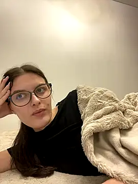 Snapshot of little_belucci chatting on November 4, 2025, 6:01 pm little belucci online show from November 4, 2025, 6:01 pm