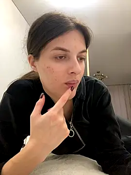 Snapshot of little_belucci chatting on October 24, 2025, 2:16 pm little belucci online show from October 24, 2025, 2:16 pm