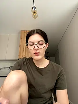 Snapshot of little_belucci chatting on November 6, 2025, 10:41 am little belucci online show from November 6, 2025, 10:41 am