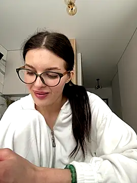 Snapshot of little_belucci chatting on January 8, 2026, 12:00 pm little belucci online show from January 8, 2026, 12:00 pm