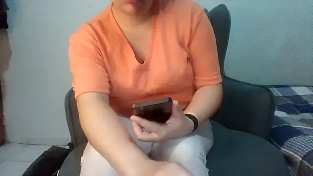 insatiableeee online show from December 22, 2025, 9:04 pm