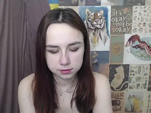 Snapshot of VeryVeryVeryShy_ chatting on February 3, 2026, 6:51 am VeryVeryVeryShy online show from February 3, 2026, 6:51 am