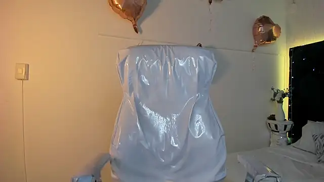 lauren fit online show from November 17, 2025, 5:28 pm