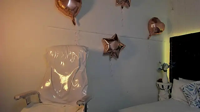 lauren fit online show from November 28, 2025, 6:52 pm