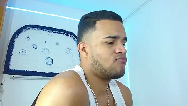 Snapshot of Bigcock_21cm_ chatting on December 19, 2024, 2:24 pm Bigcock 21cm online show from December 19, 2024, 2:24 pm