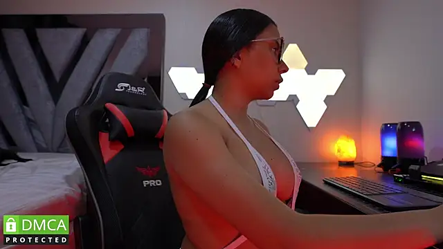 Snapshot of Dubois_Amy chatting on December 5, 2024, 2:47 am Dubois Amy online show from December 5, 2024, 2:47 am