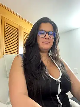 SWEETLILY18 online show from November 5, 2025, 10:02 pm