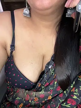 Snapshot of Zoya_Varma004 chatting on March 11, 2026, 6:18 am Zoya Varma004 online show from March 11, 2026, 6:18 am