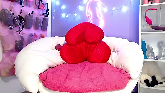 Sweeeets85 online show from November 24, 2025, 2:17 pm