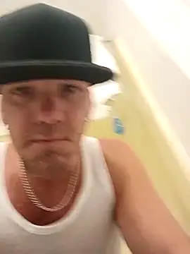 Snapshot of camsterman89 chatting on April 16, 2026, 2:01 am camsterman89 online show from April 16, 2026, 2:01 am