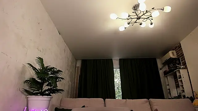 Snapshot of Mira_Xo_ chatting on September 20, 2025, 12:32 pm Mira Xo online show from September 20, 2025, 12:32 pm