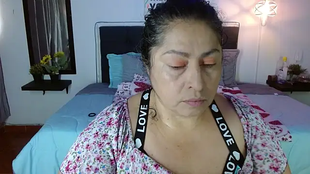 Keyla01  online show from January 14, 2026, 4:43 pm