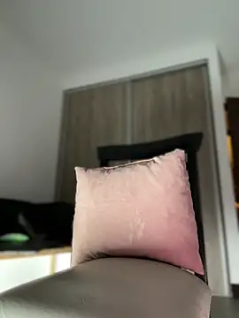 martiiaciar online show from October 28, 2025, 1:39 am