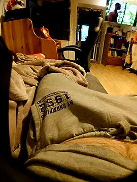 anonymus9006 online show from December 18, 2025, 2:32 pm