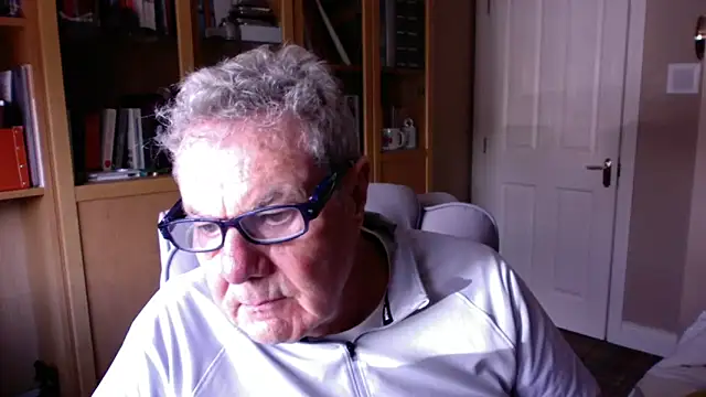Snapshot of Oldpistolpete chatting on April 3, 2026, 11:27 am Oldpistolpete online show from April 3, 2026, 11:27 am