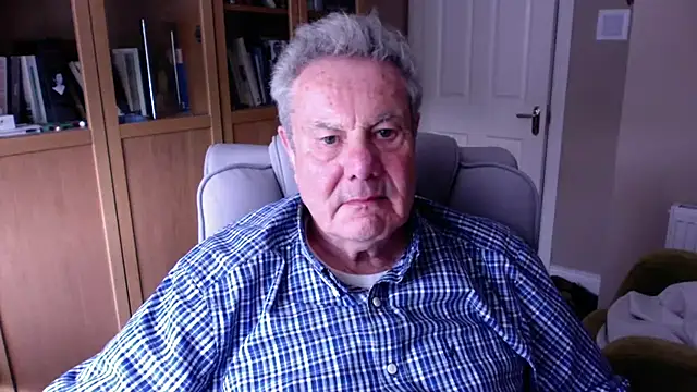 Snapshot of Oldpistolpete chatting on April 22, 2026, 3:19 pm Oldpistolpete online show from April 22, 2026, 3:19 pm