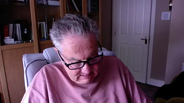 Snapshot of Oldpistolpete chatting on May 14, 2026, 11:07 am Oldpistolpete online show from May 14, 2026, 11:07 am