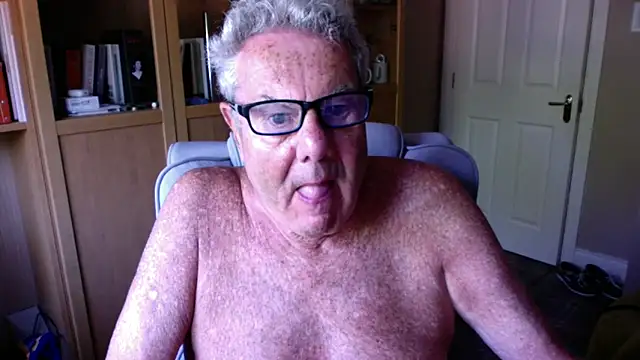 Snapshot of Oldpistolpete chatting on May 28, 2026, 9:06 am Oldpistolpete online show from May 28, 2026, 9:06 am