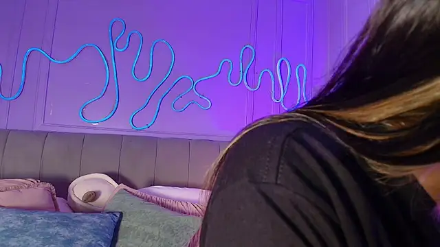 Sofly s online show from May 13, 2026, 12:01 pm