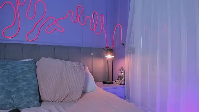 Sofly s online show from September 18, 2025, 12:08 pm