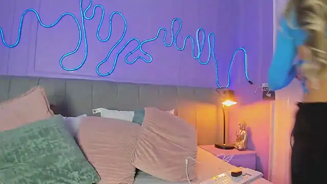 Sofly s online show from September 10, 2025, 11:53 am