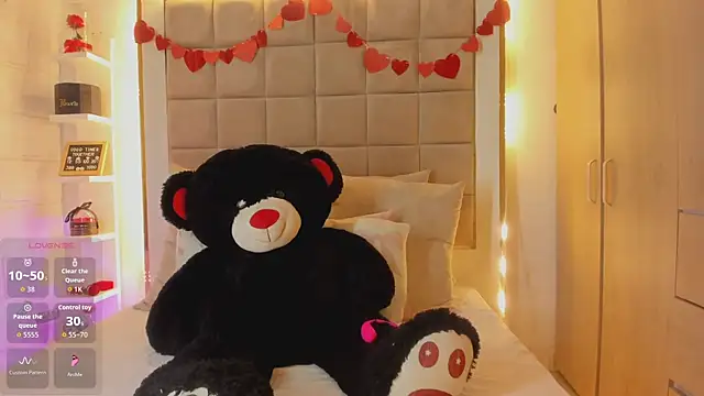 Victoria adaams online show from February 18, 2026, 1:51 pm