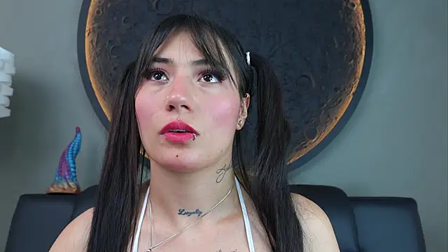 miss sharlotte18 online show from December 17, 2025, 6:13 pm