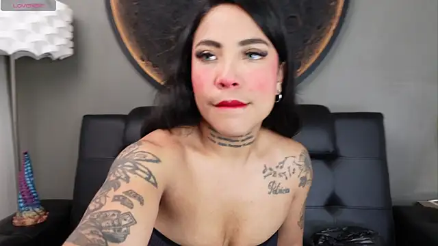 miss vaiolette online show from May 11, 2026, 11:11 am