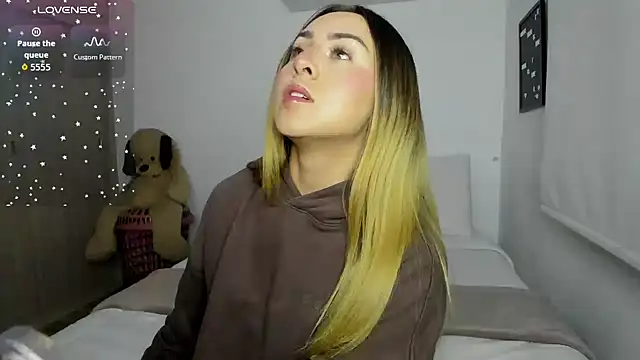 Snapshot of sophi_mooreno chatting on February 7, 2026, 1:24 am sophi mooreno online show from February 7, 2026, 1:24 am